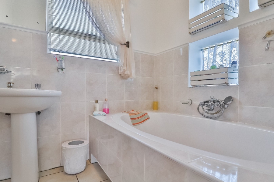 7 Bedroom Property for Sale in Country Club Western Cape